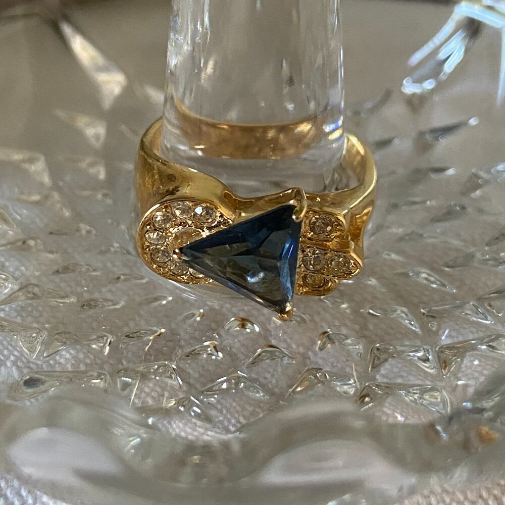 Beautiful Roman Gold Tone, Blue Triangle Rhinestone Statement Ring Sz 11